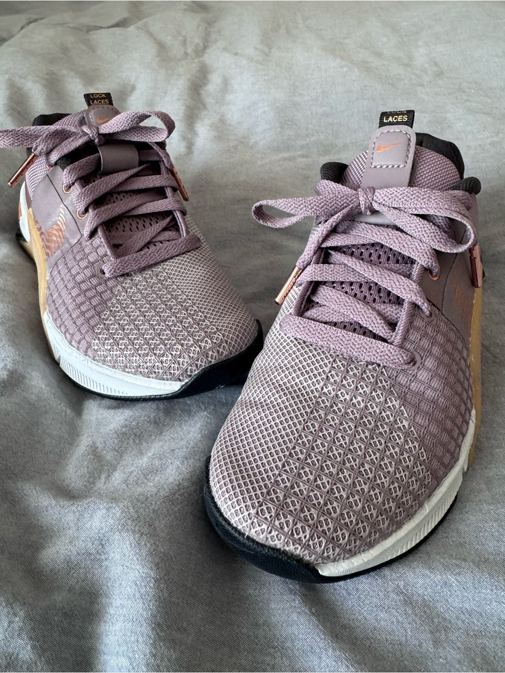 NWOT Nike Women’s Lavender rose gold metcon training Shoes - 6.5